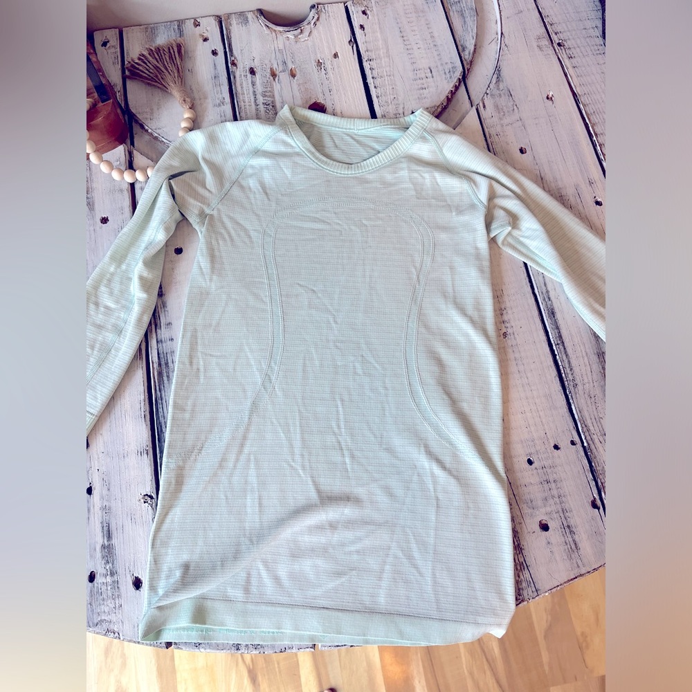 Lululemon Athletica Swiftly Tech Long Sleeved Mint Shirt, Size 6